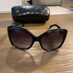 Chanel sunglasses. Black with mirror double C logo